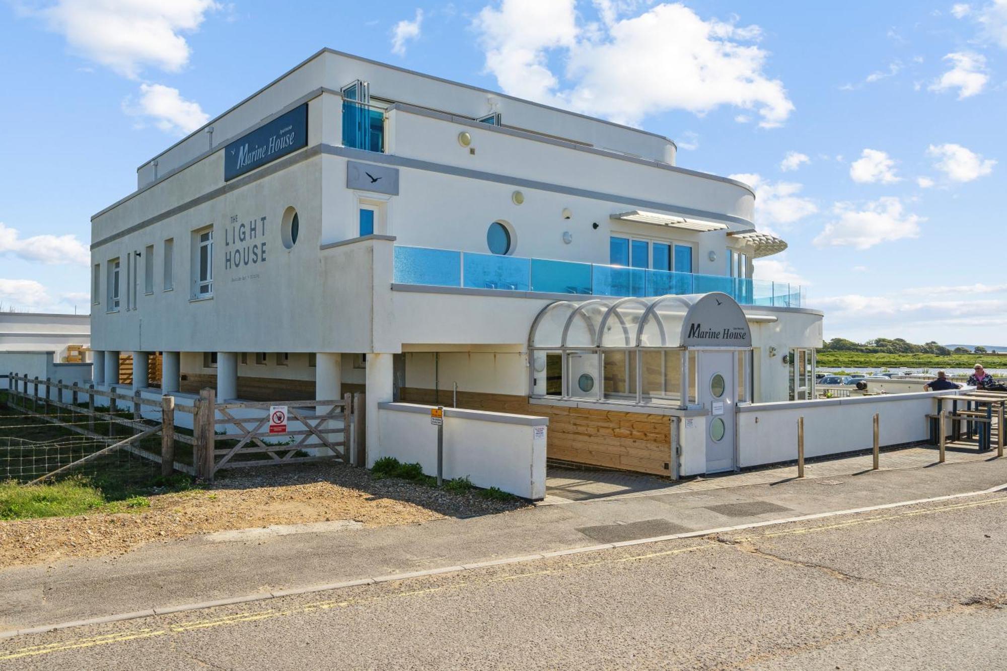 海洋大厦酒店 利明顿 外观 照片